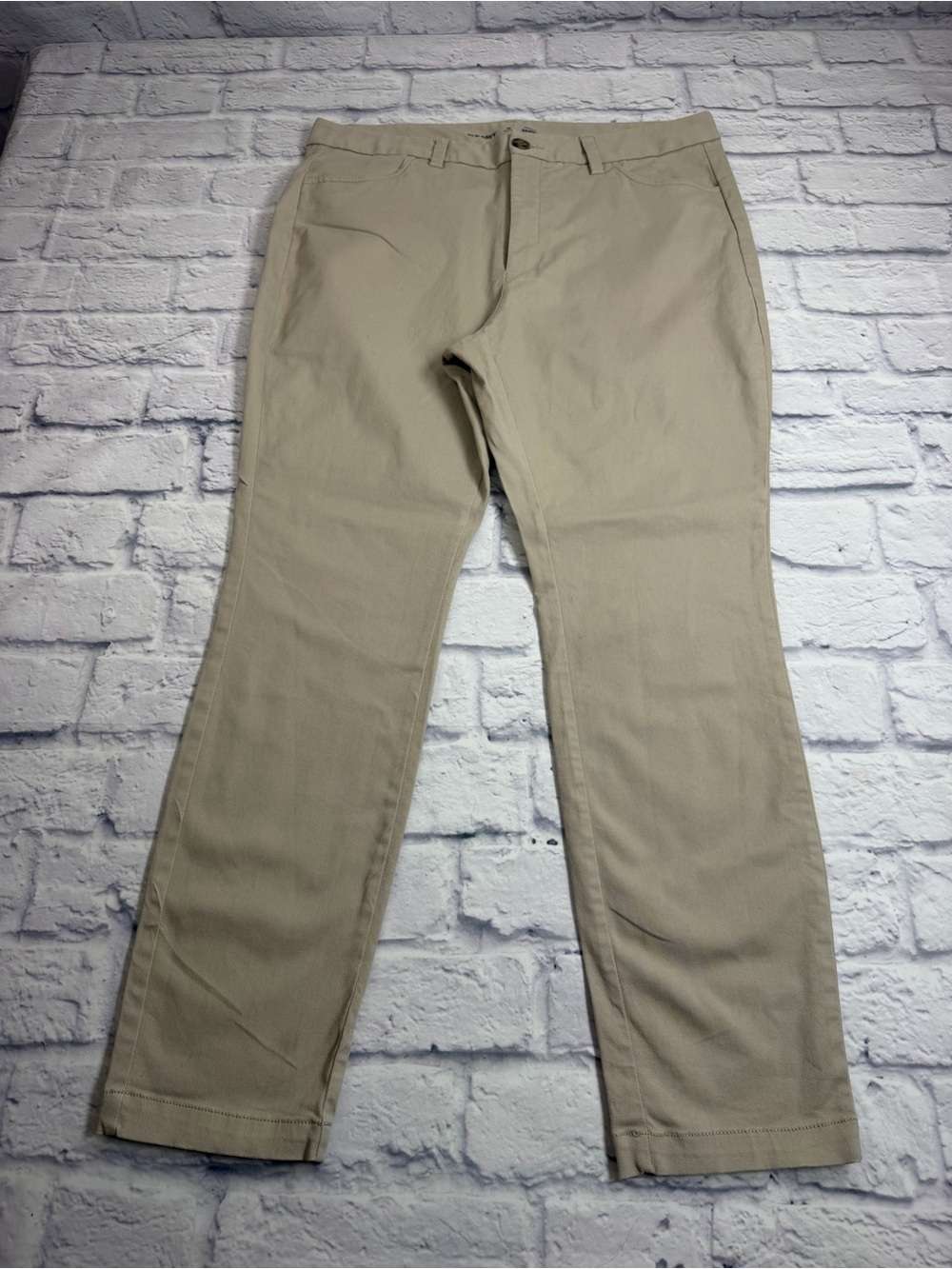 Old Navy Women's Straight Leg Pants in Khaki. High Waisted. Size 12P.